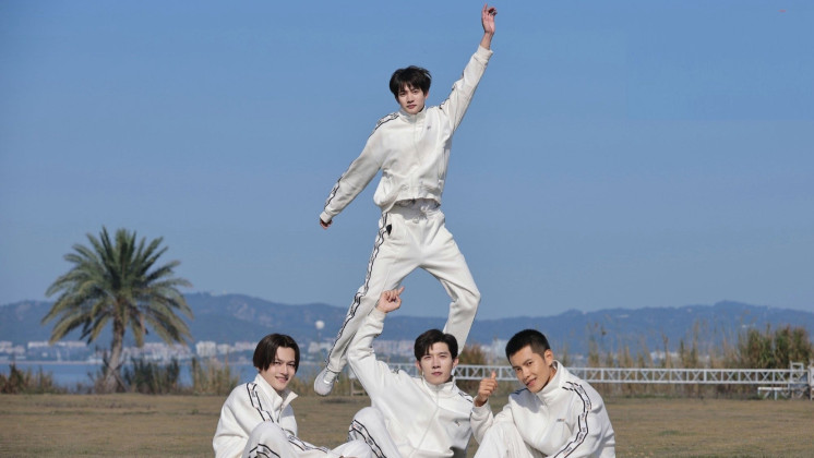Tôi Không Nghĩ Về Bất Cứ Điều Gì Khi Tôi Chạy - Running Like a Shooting Star